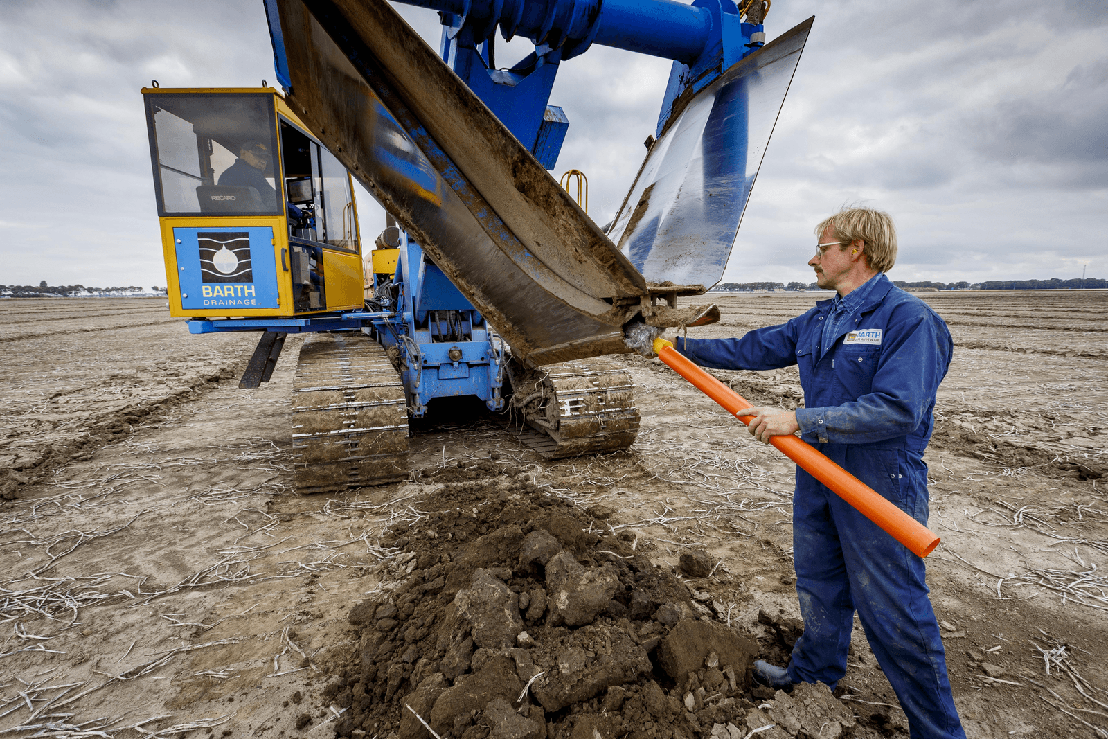 Draineermachines draaien overuren - Foto: Roel Dijkstra