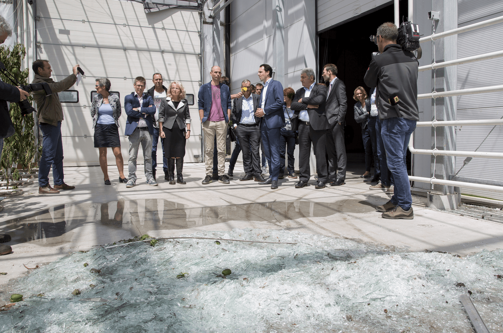 Staatssecretaris Van Dam bezocht eind juni een door noodweer getroffen bedrijf in Someren - Foto: Jan Willem Schouten