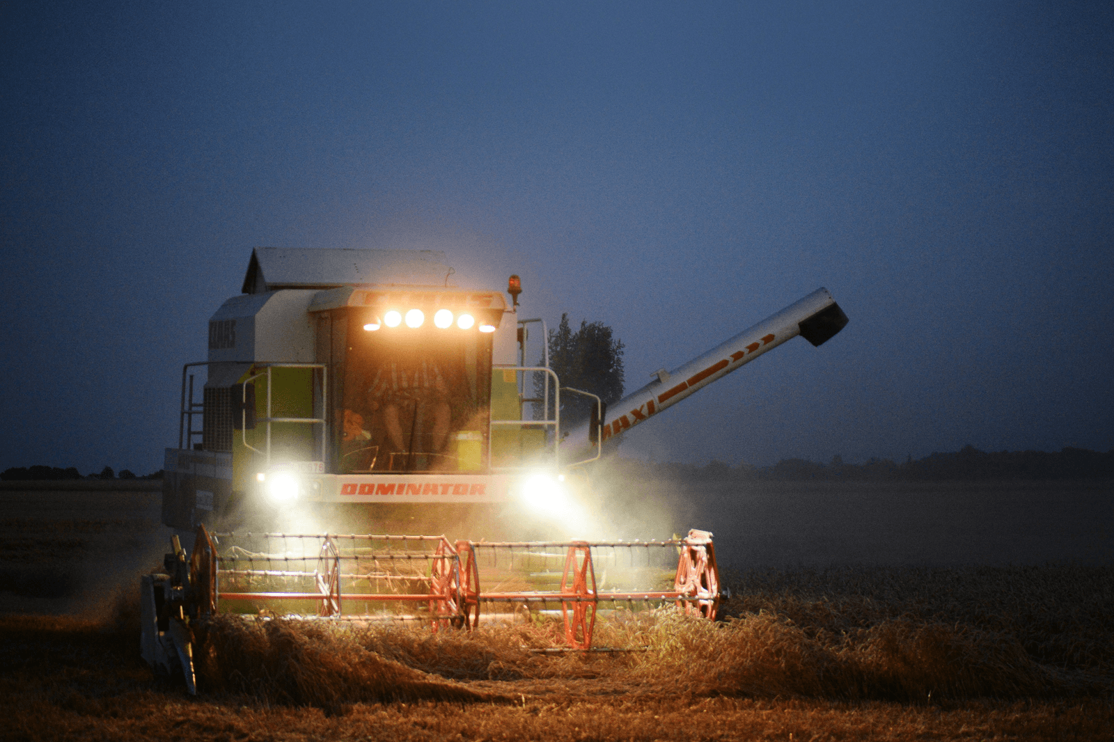 Graanoogst op het plateau van Margraten in Zuid-Limburg. - Foto: Twan Wiermans