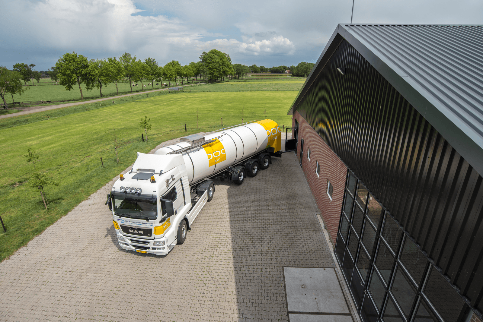Er zat een groot verschil tussen de melkprijzen binnen Europa in de maand augustus. De laagste notering op de lijst is voor de dit jaar gefuseerde bedrijven DOC en DMK. - Foto: Michel Velderman