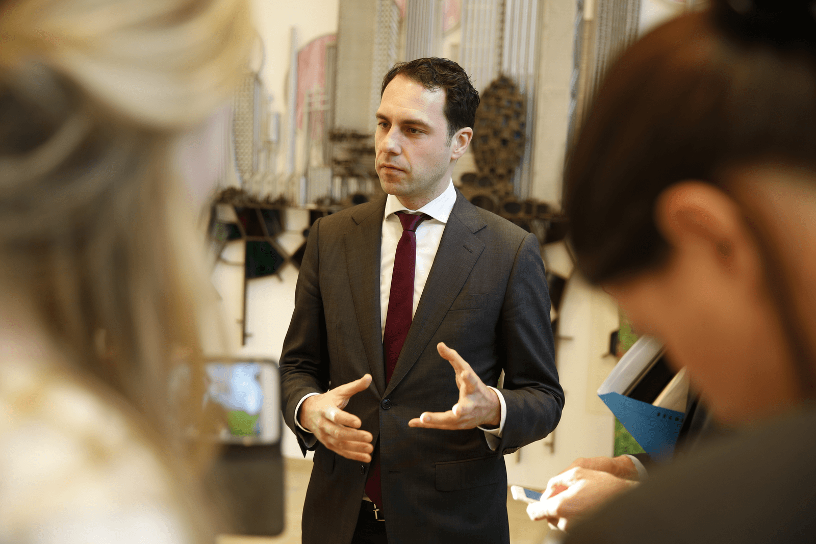 Staatssecretaris Van Dam wil de generieke korting niet boven de 8% uit laten komen - Foto: Roel Dijkstra
