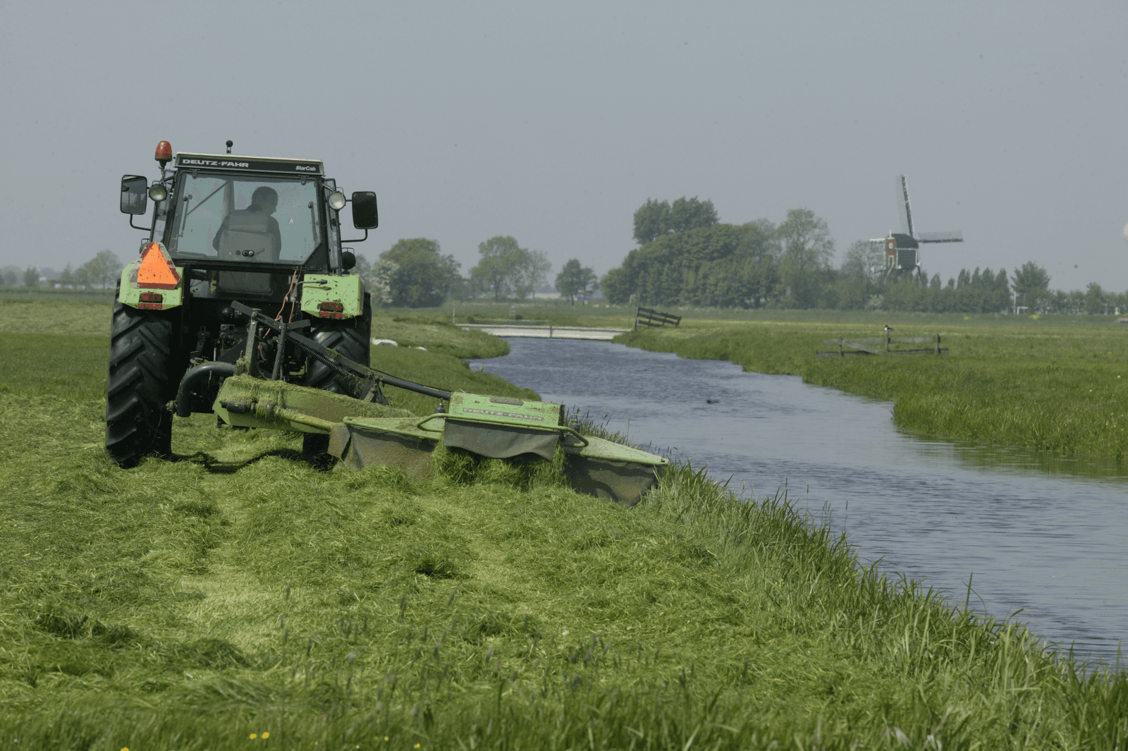 Later maaien van slootranden goed voor kuikens weidevogel - Foto: Mark Pasveer