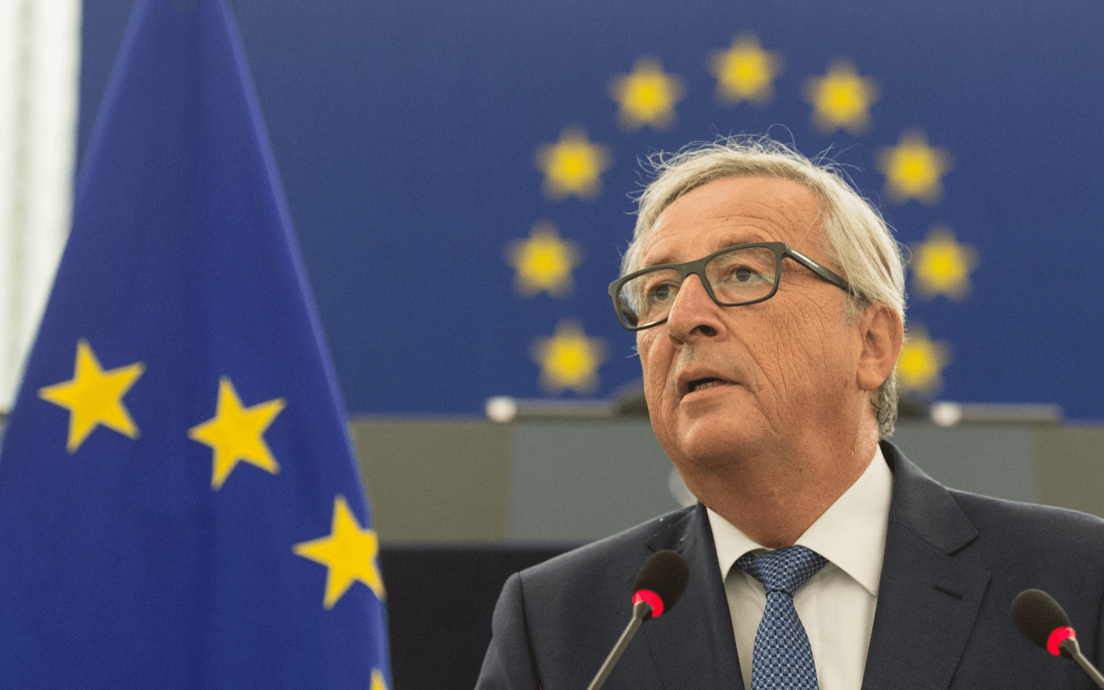 De Europese Commissie zal de boeren altijd bij staan, zeker in moeilijke tijden zoals op dit moment. Dat zegt Jean-Claude Juncker, de voorzitter van de Europese Commissie, in zijn jaarlijkse toespraak in het Europees Parlement in Straatsburg. - Foto: ANP
