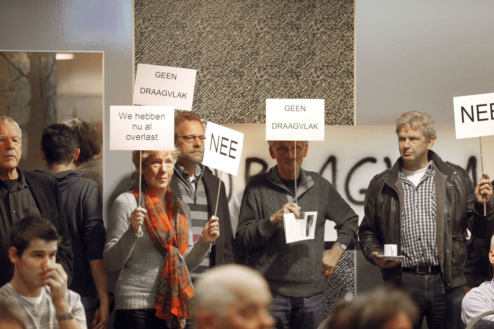 Inwoners van een Brabants dorp protesteren tegen de komst van een varkensbedrijf. Foto: Bert Jansen