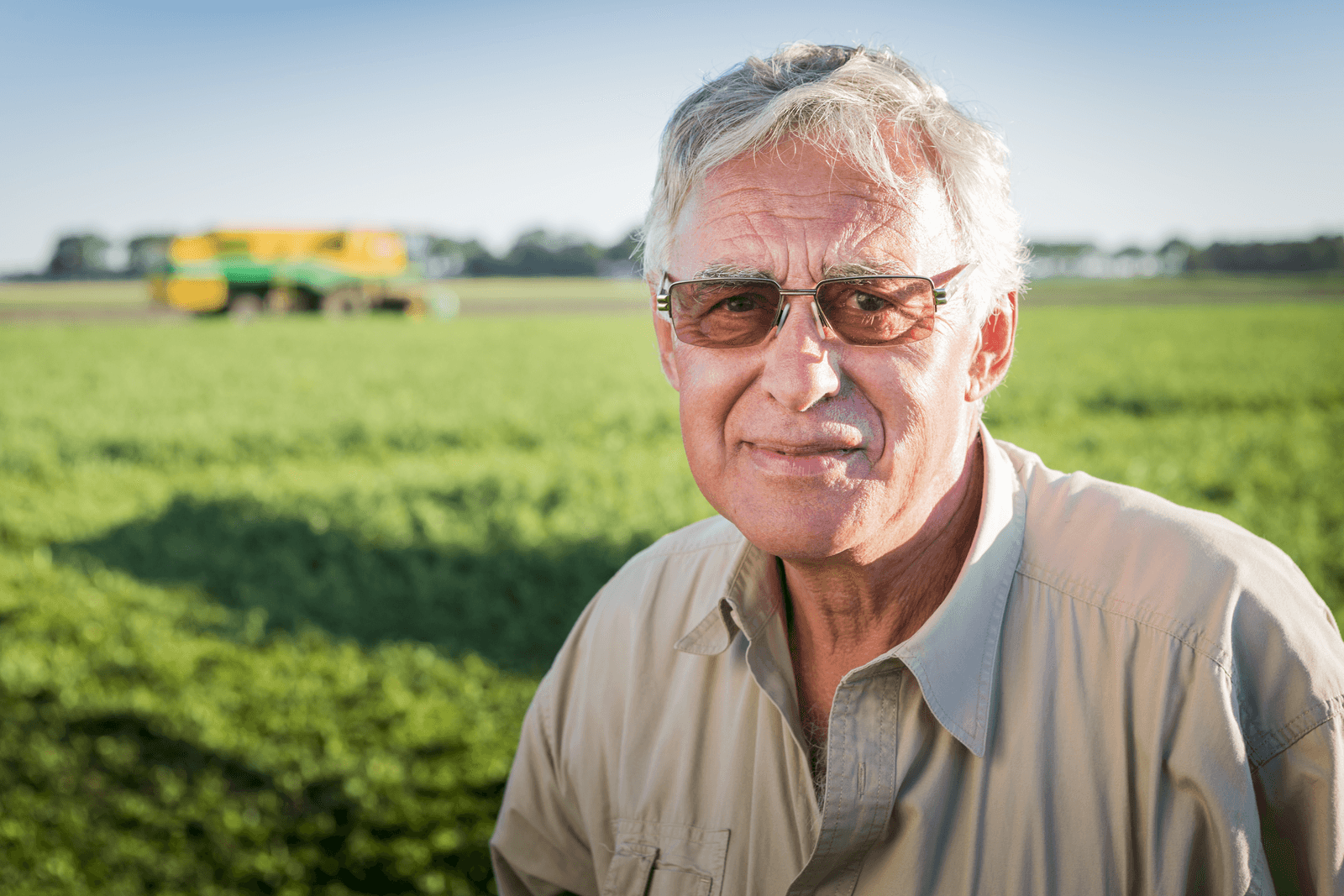Naam: Arnold van Woerkom (69). Plaats: Bant (Flev.). Bedrijf: 65 ha akkerbouw: aardappelen, graan, suikerbieten, tulpen, zaaiuien, erwten. - Foto: René den Engelsman