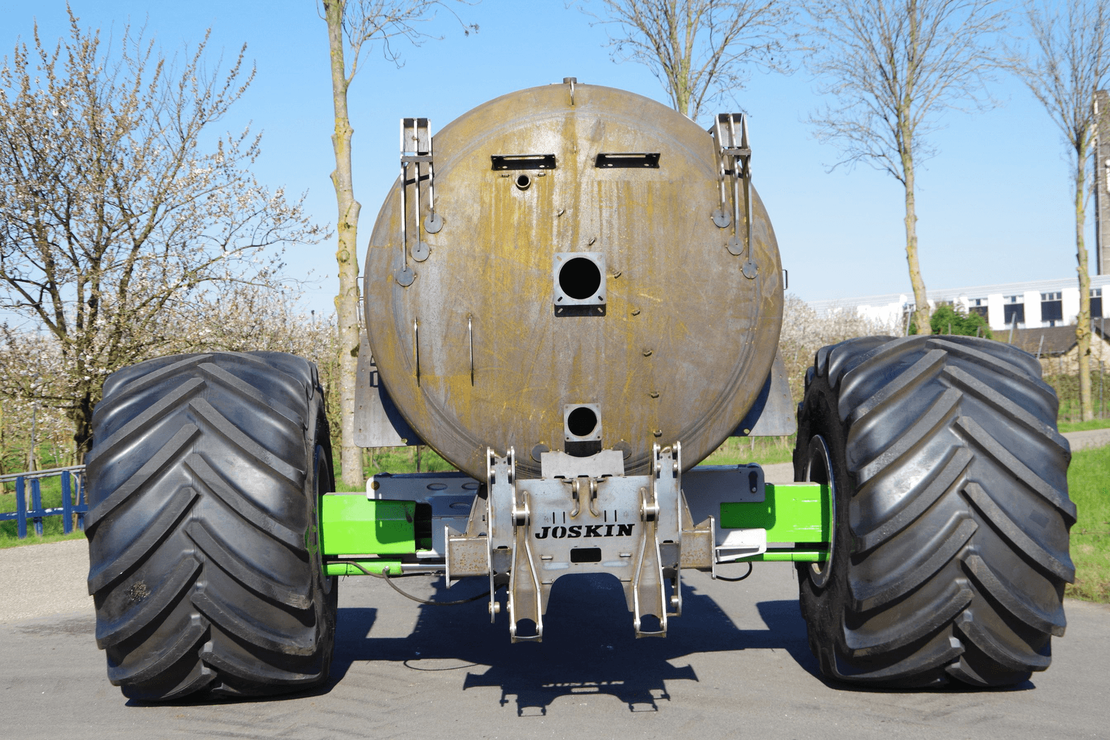Zware schuifas Hovertrack onder Joskin Tetrax - Foto: Hovertrack