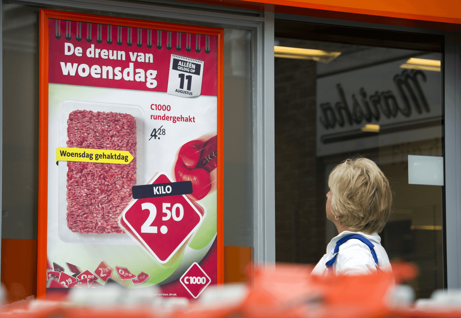 Een vleesaanbieding bij een supermarkt, de zogenoemde kiloknaller.</p> <p><em>Foto: ANP</em>