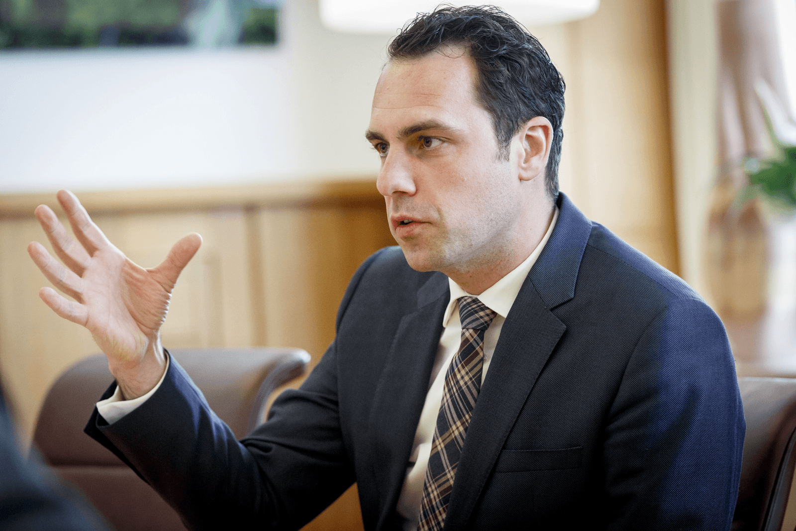 Martijn van Dam, staatssecretaris van Economische Zaken, keurt de huidige inkomenssteun aan boeren af.</p> <p><em>Foto: Roel Dijkstra</em>