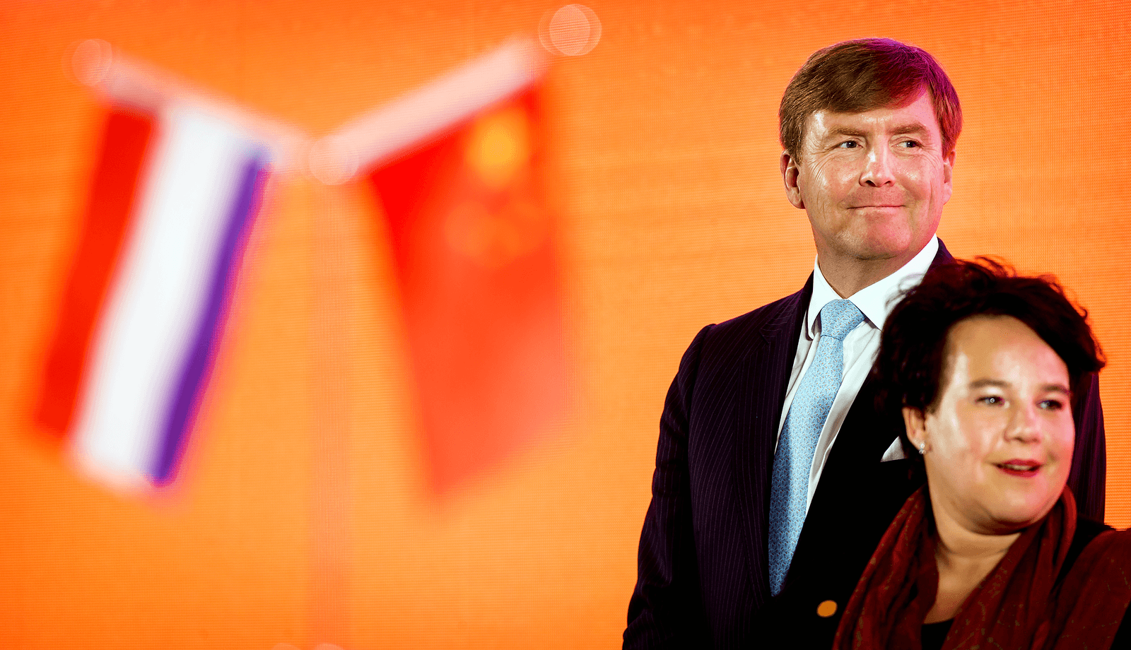 Koning Willem Alexander en staatssecretaris van Infrastructuur en Milieu Sharon Dijksma op handelsmissie in China.</p> <p><em>Foto: ANP</em>