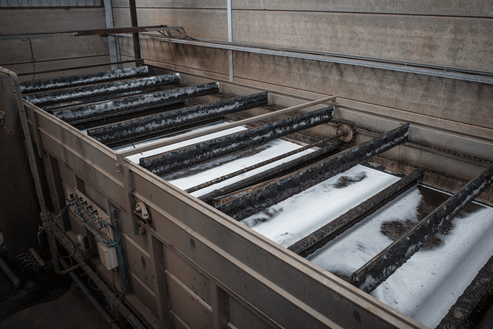 Verwerking op een Brabants bedrijf van drijfmest tot water, dikke fractie en mineralenconcentraat.<br /><em>Foto: Peter Roek</em>