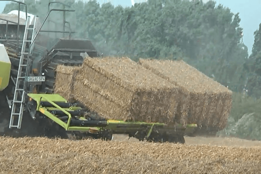 Agro-Master balenverzamelwagens naar Nederland