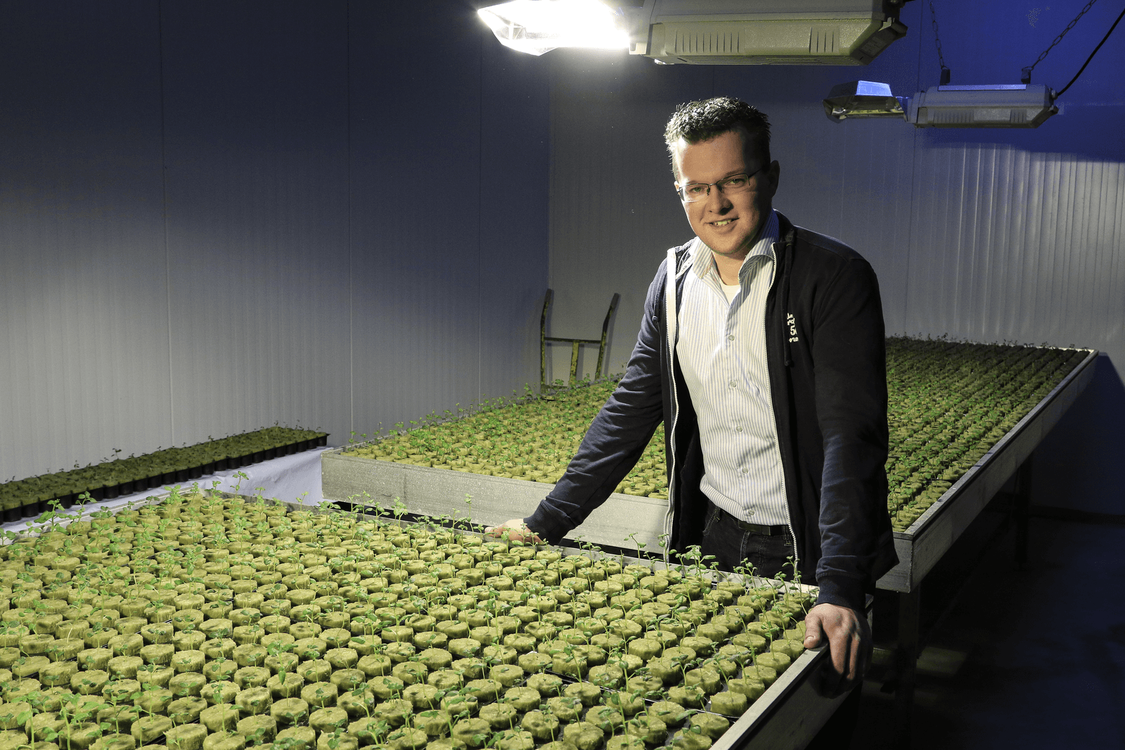 Hilko Bos (31) heeft samen met zijn ouders en broer een akkerbouwbedrijf in het Groningse Oldehove.<br /><em>Foto: Jan Willem van Vliet</em>