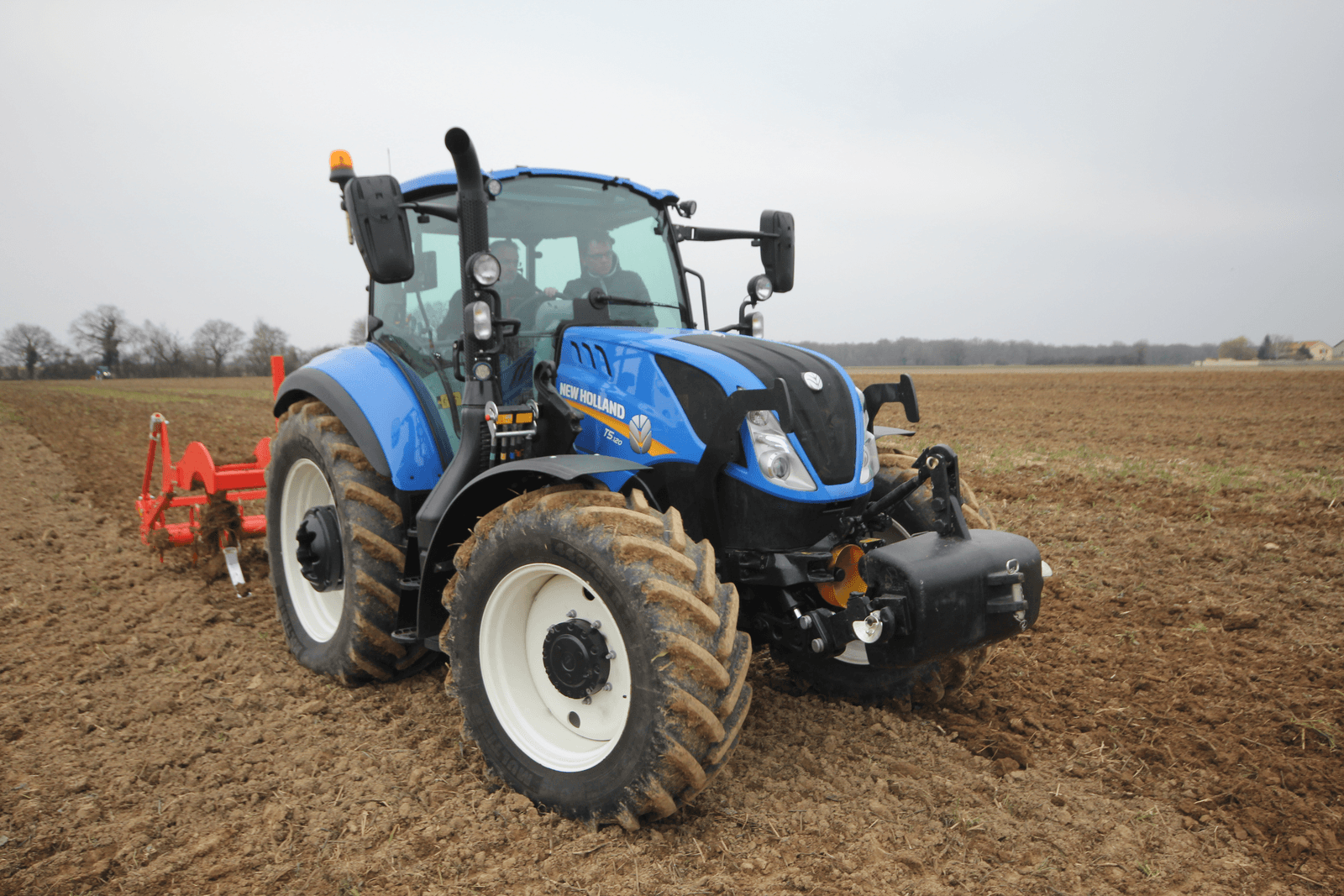 New Holland vernieuwt T5