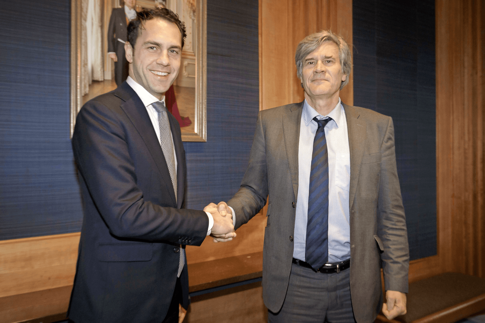 Staatssecretaris Martijn van Dam ontving zijn Franse collega Stéphane Le Foll donderdagmiddag op het ministerie van Economische Zaken in Den Haag. <br /><em>Foto: Fred Libochant</em>