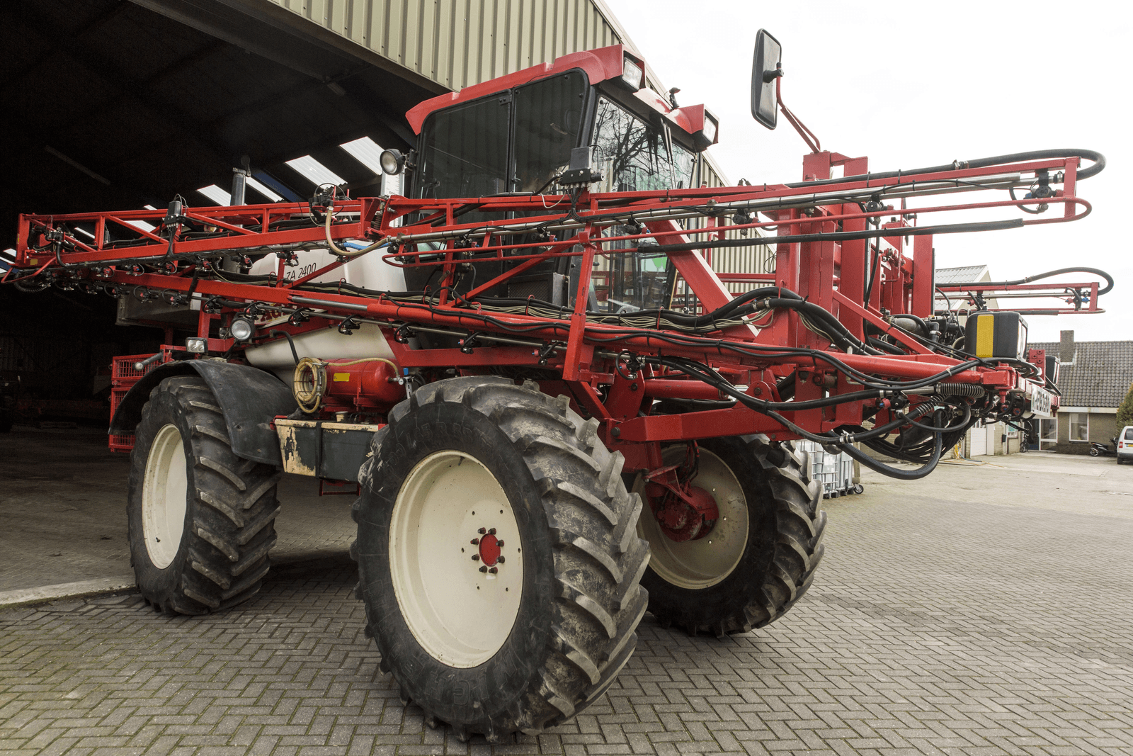 Heyboer kocht vorig jaar een 2e spuitmachine voor biologische klanten: de Agrifac Eagle. <br /><em>Foto's: Koos Groenewold</em>