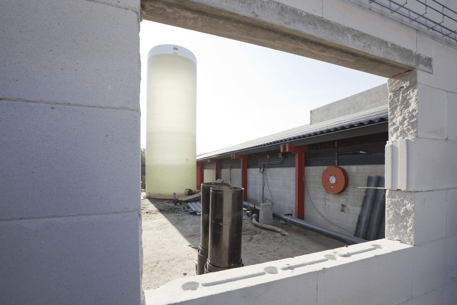 Proefbedrijf Schothorst Feed Research in Lelystad (Fl.). Nieuwbouw van een vleesvarkensstal. Foto: Koos Groenewold