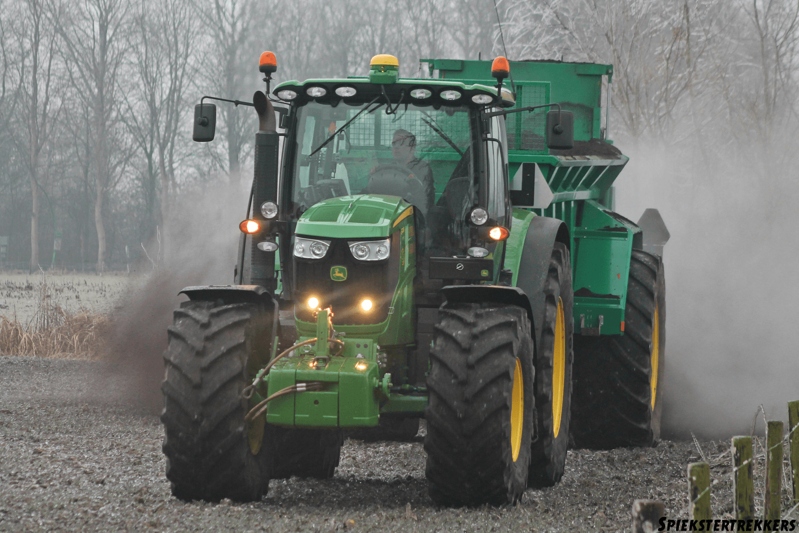 Tractorfan 2: Compost strooien over vorst