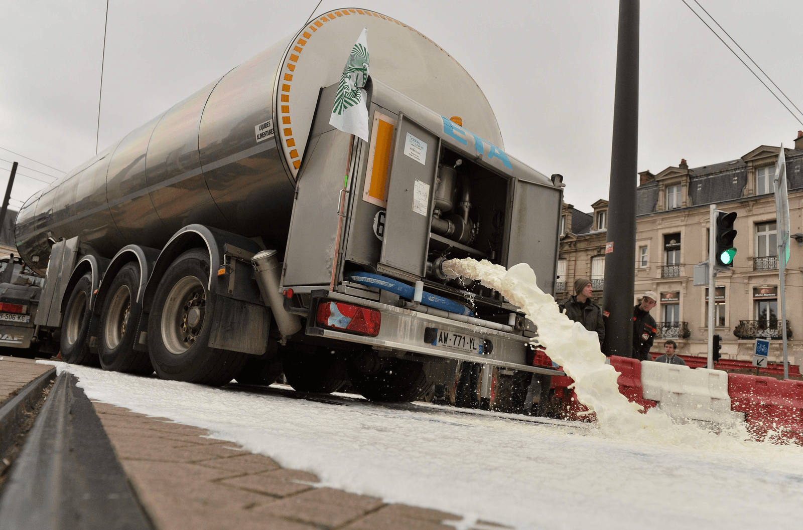 Sieta bij de Paus, groeiend Frans protest en andere nieuwsfoto's
