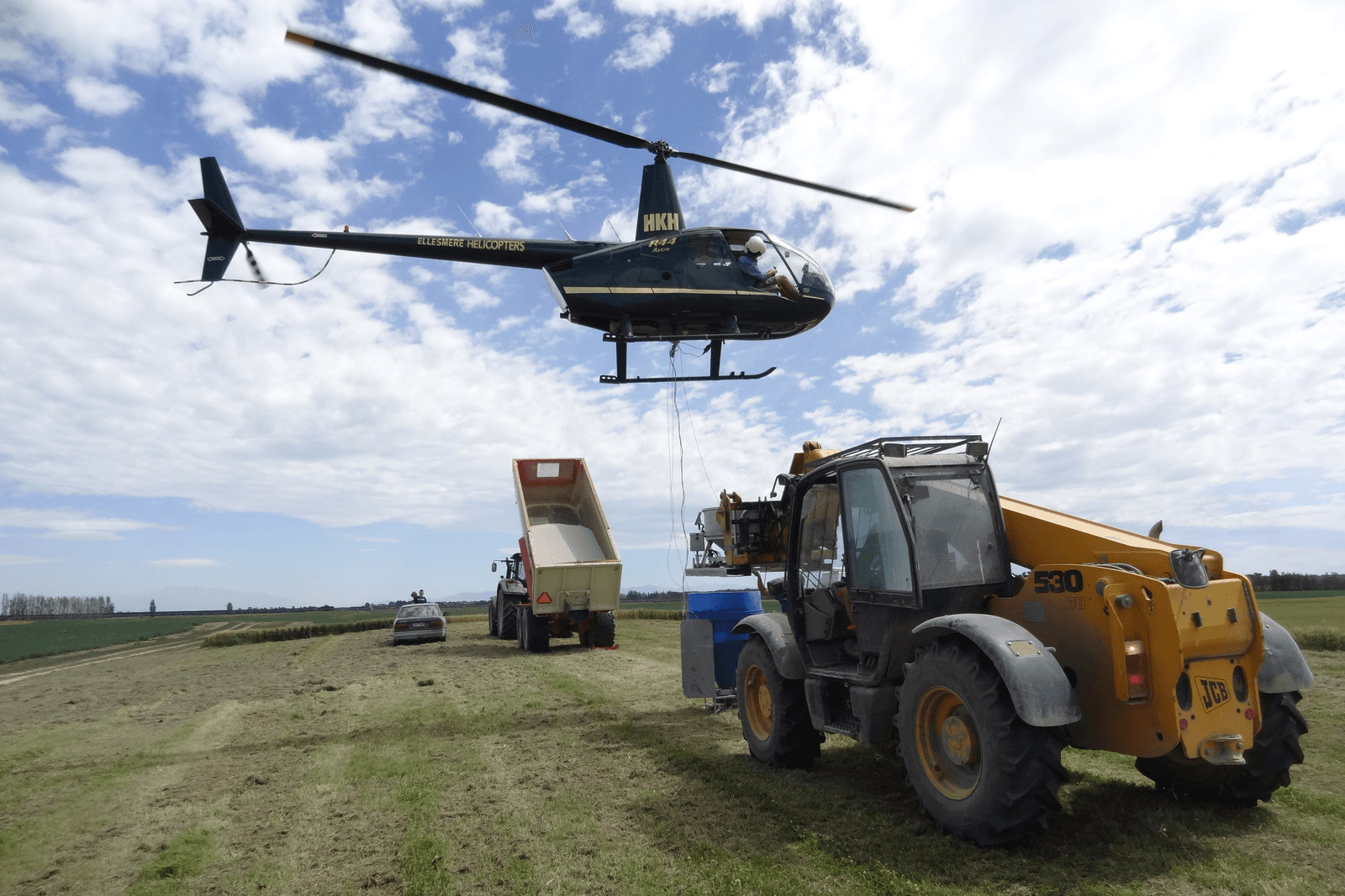 Tractorfan 1: Kunstmest strooien met helikopter