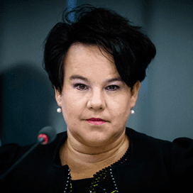 Dijksma overlegt met OM en Kamer over mestfraude