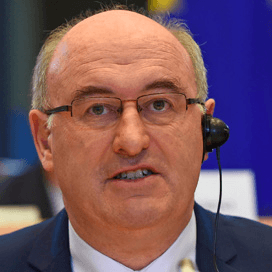 Hogan oogst applaus in Europees Parlement