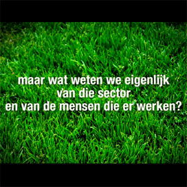 LTO Noord (@LTONoord) <a href="https://twitter.com/LTONoord/status/621599429418700800">16 juli 2015</a></blockquote>n<script async src="//platform.twitter.com/widgets.js" charset="utf-8"></script>","url":"https://twitter.com/LTONoord/status/621599429418700800"}'></span>--> </p> <h3 class="xms-subtitle">Weten waar eten vandaan komt</h3> <p>Farm & Food zit in dezelfde hoek als de zender 24kitchen. "Mensen zijn bezig met voedsel, ze willen weten waar hun eten vandaan komt. Daar stappen wij in, maar bij ons zie je geen recepten. Ons kanaal stopt bij het moment dat consument in de supermarkt iets in handen pakt'', aldus Smid.</p> <p>   <!--<span data-type="embedcode" data-provider="youtube" data-parameters='{"id":"vr2_KEAEqD4","embedded":"true"}'></span>--> </p>"
