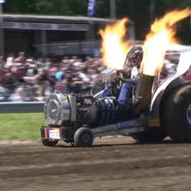 Spektakel op tractorpulling Emmeloord