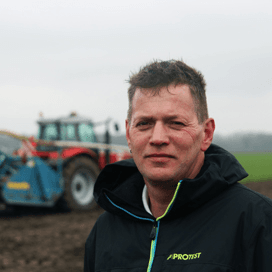 Demo grondbewerking voor het zaaien van mais