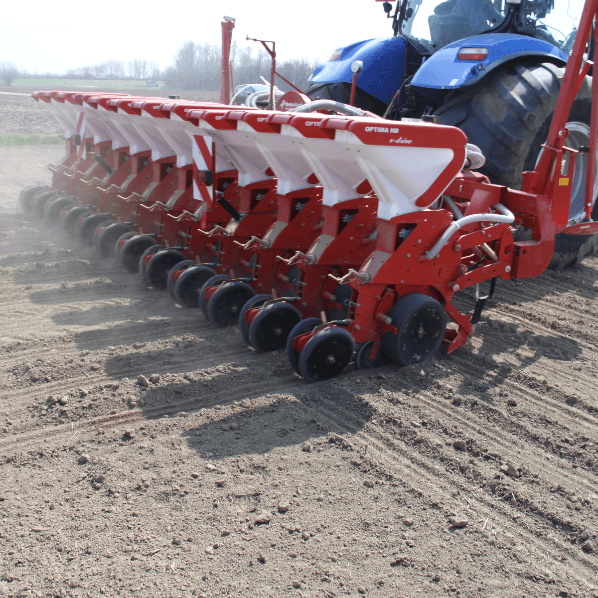 Tuinbonen zaaien met nieuwe zaaimachine
