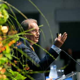 Rabo betaalt Wout Dekker 289.000 euro