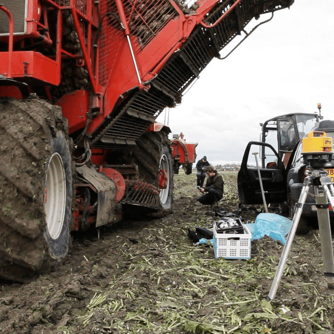 Boerderij test bodemverdichting zware bietenrooiers