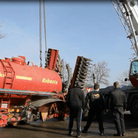 Giertank verliest lading door asbreuk