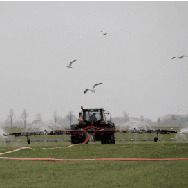 Verzuipmachine in actie tegen muizenplaag