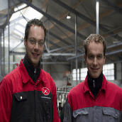 Modern boeren met nieuwe ligboxenstal