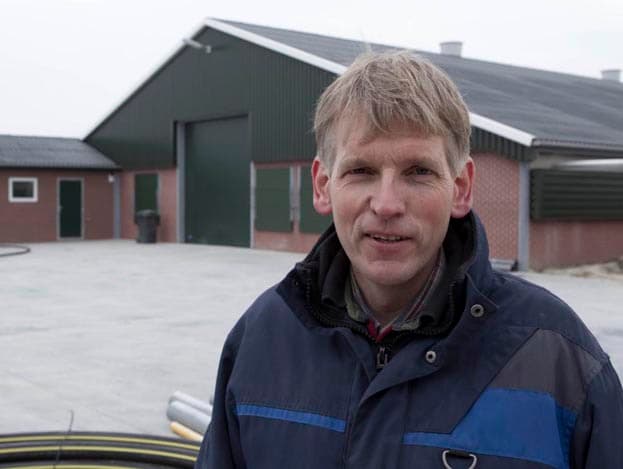 De verbindingsdeur tussen de computerruimte en de stal is opgesierd door Catrientje, de zus van Lammert Westerhuis.  <br>