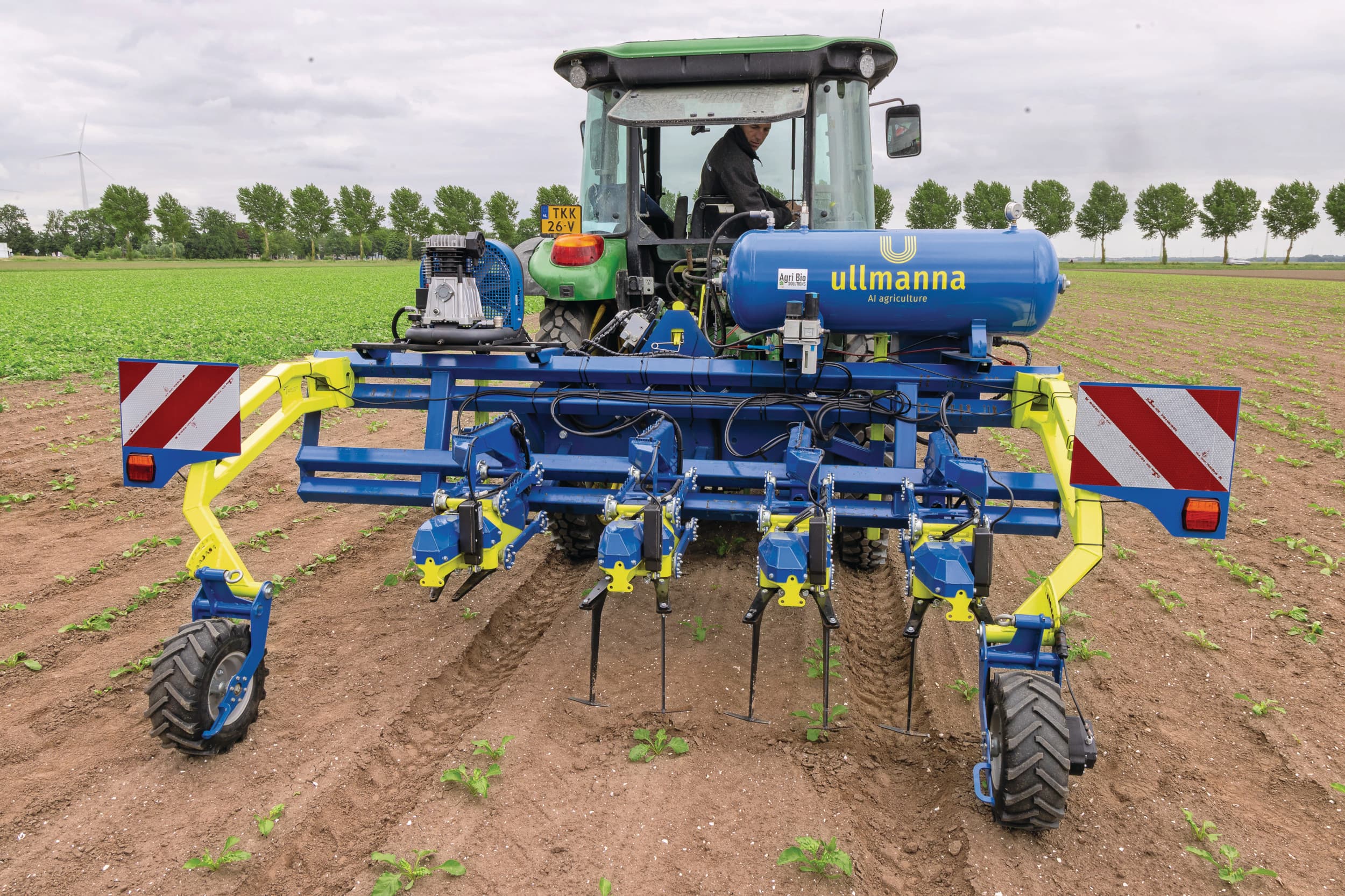 Importeur Agri Bio-Solutions demonstreert de Ullmanna Newman-precisieschoffel sinds twee maanden in Nederland. Hij toont hier zijn kunnen op de Akkerbouwdag in Lelystad, begin juni. Foto’s: Koos Groenewold
