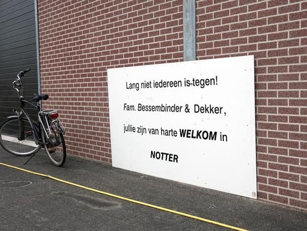 Henk en Karin Dekker ontvingen een hoop positieve reacties op hun bedrijf. Ook de standhouders waren goed te spreken over de opzet van open dag. Met twee bezette stallen konden zij nog beter ingaan op specifieke vragen.  Het was in alle opzichten een geslaagde dag , zegt de vleeskuikenhouder, die aan burgers en consumenten graag laat zien hoe hij werkt aan thema s als dierenwelzijn.