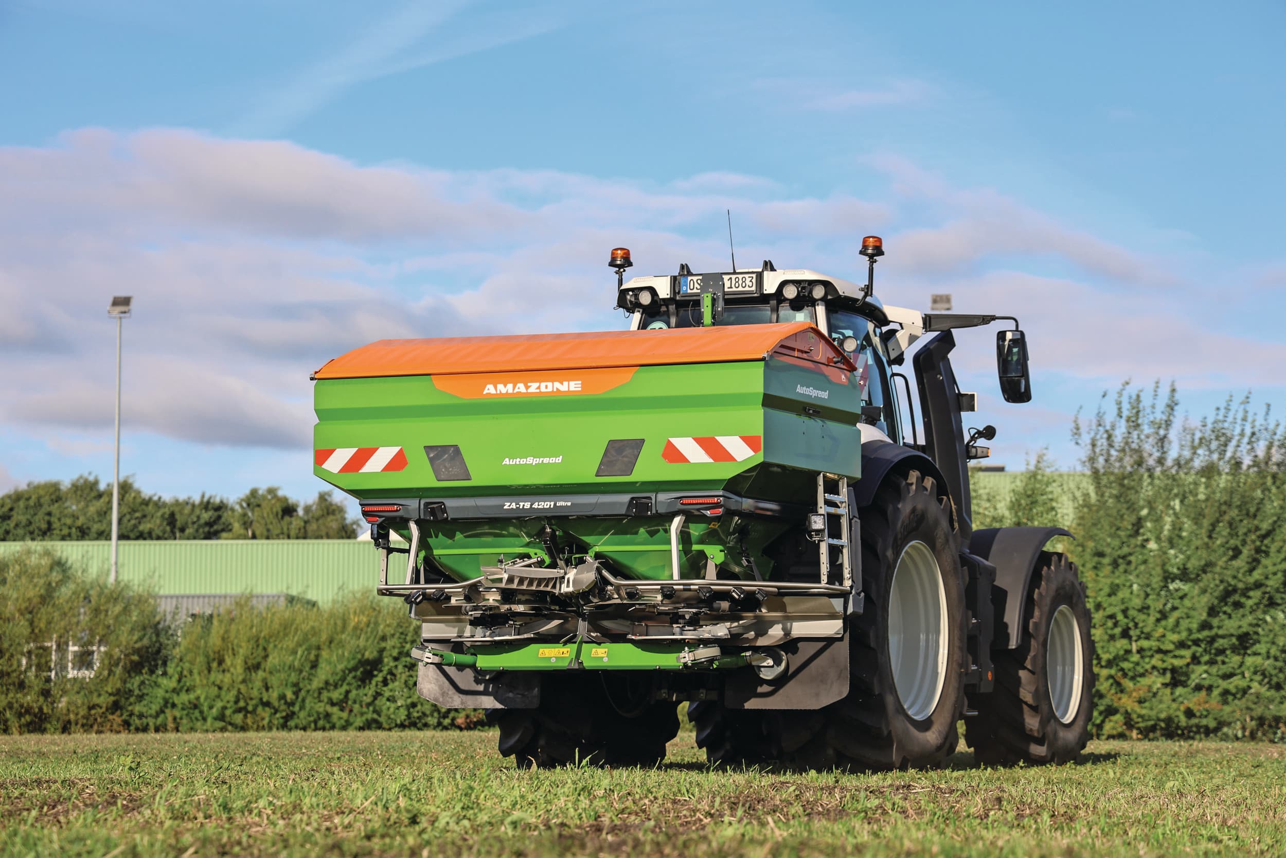 De ZA-TS 01 AutoSpread heeft extra sensoren die continu het strooibeeld meten en de strooier stelt zichzelf in om dat te optimaliseren. Foto’s: Matthijs Verhagen