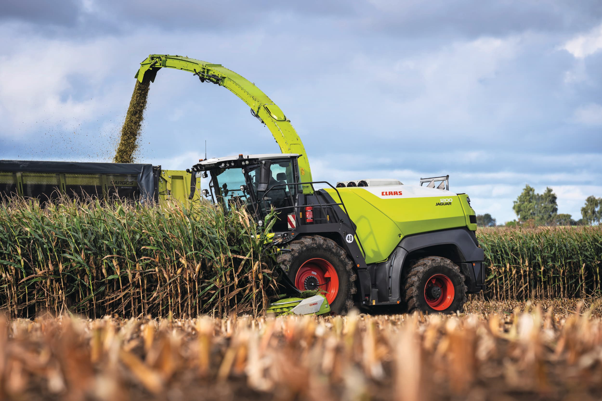 Machinefabrikant Claas presenteert een nieuwe serie hakselaars. Het topmodel is deze Jaguar 1200, met ruim 1.100 pk. Foto's: Claas