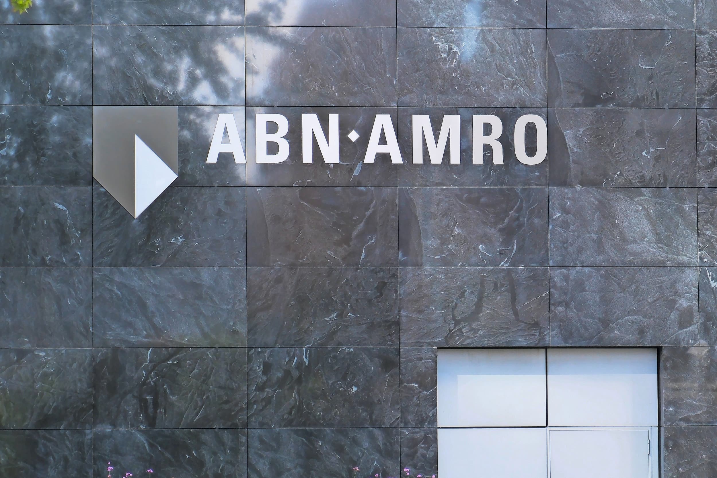 Volgens Bloomberg is het Belgische KBC geïnteresseerd in de overname van ABN Amro. KBC zelf geeft aan nog geen plan te hebben om ABN Amro in te lijven. Foto: ANP