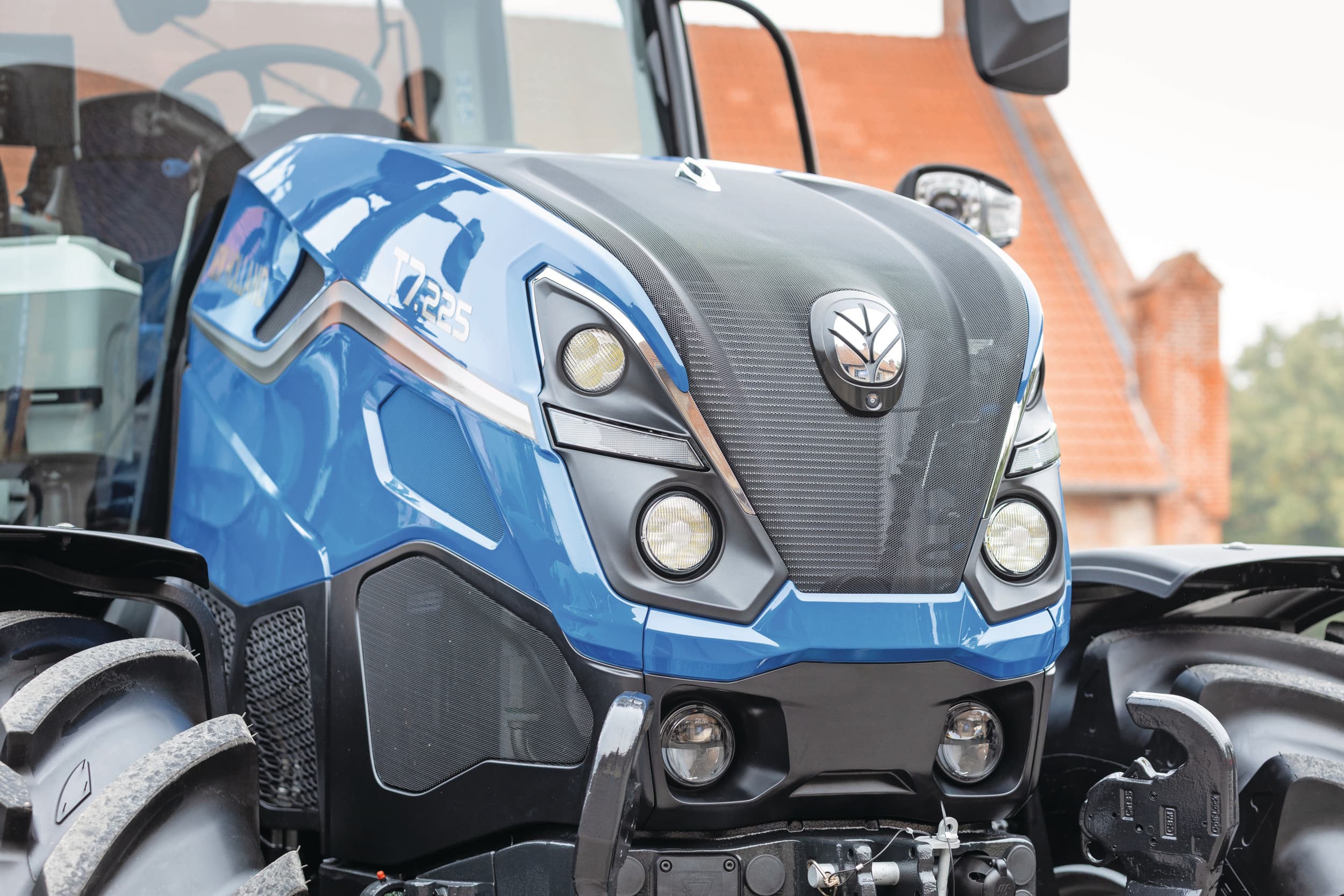 New Holland stapt over naar een donkerdere kleur blauw voor zijn trekkers. De fabrikant noemt deze nieuwe kleur Dynamic Blue. Foto's: Bob Karsten