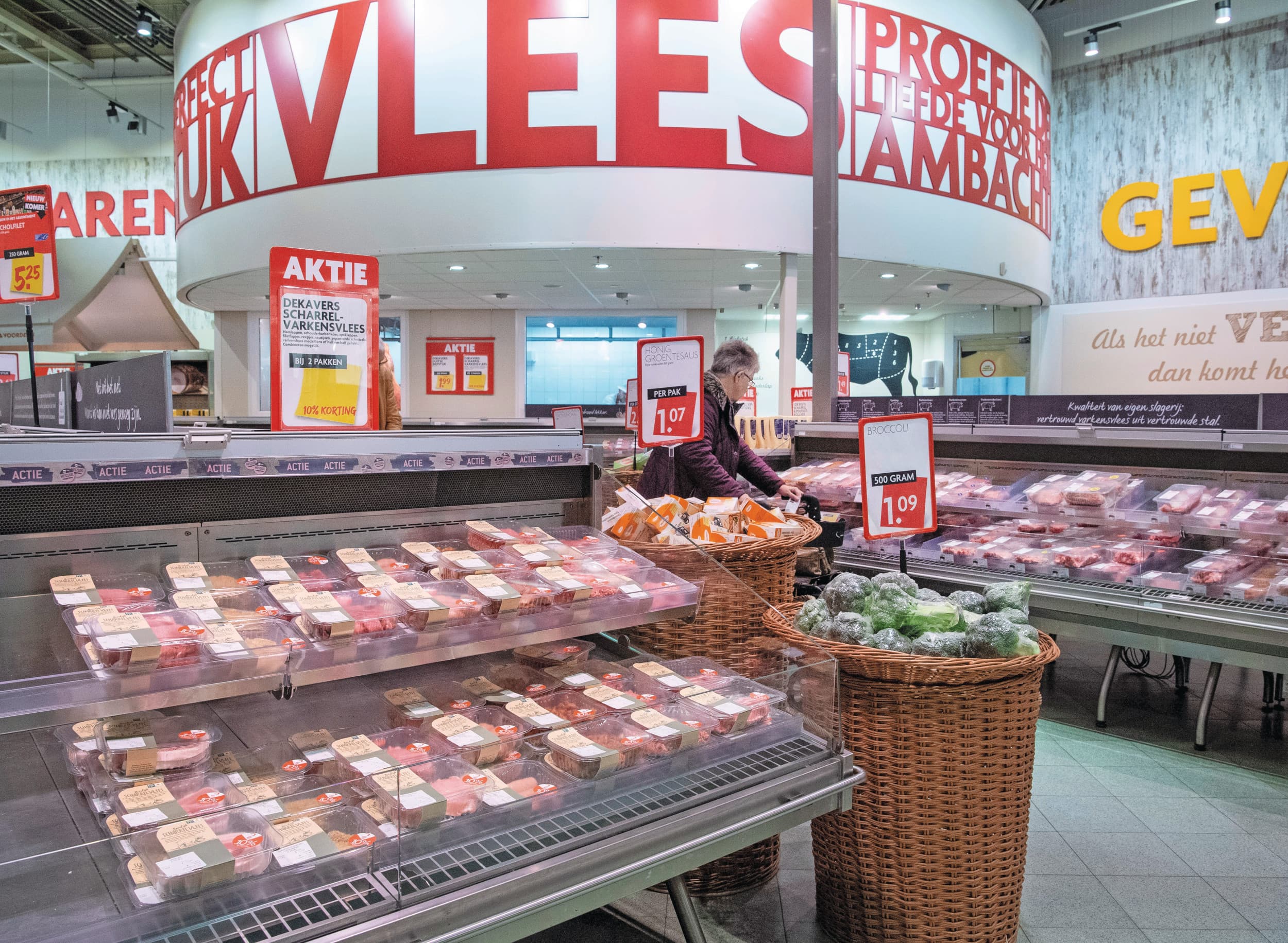 Een meerderheid van de ondervraagden is voor een heffing op vlees, als het geld dat dit oplevert, gebruikt wordt om de sector te verduurzamen. Foto: Cor Salverius Fotografie