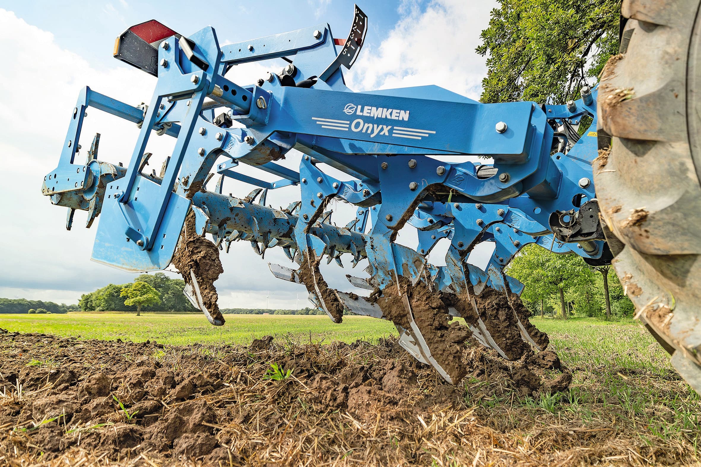 Diep losmaken zonder de bovenlaag te keren met Lemkens nieuwste ondergrondwoeler. Foto's: Lemken
