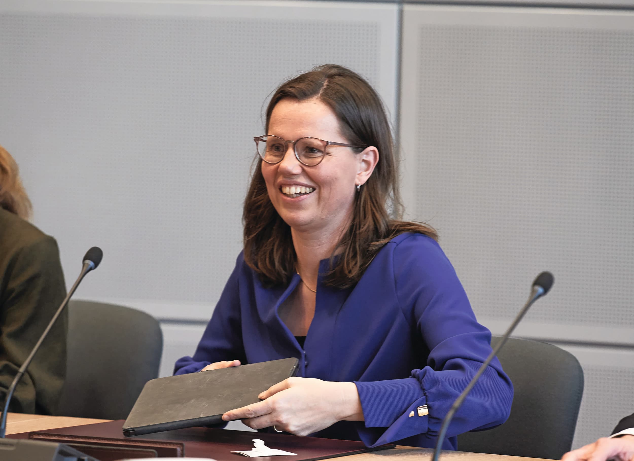 Het voorstel om een gezamenlijk statement te maken tegen geweld van Mirjam Bikker (ChristenUnie), haalde het niet. Politieke partijen kunnen volgens columnist Corney Niemeijer niet samenwerken. Foto: EU