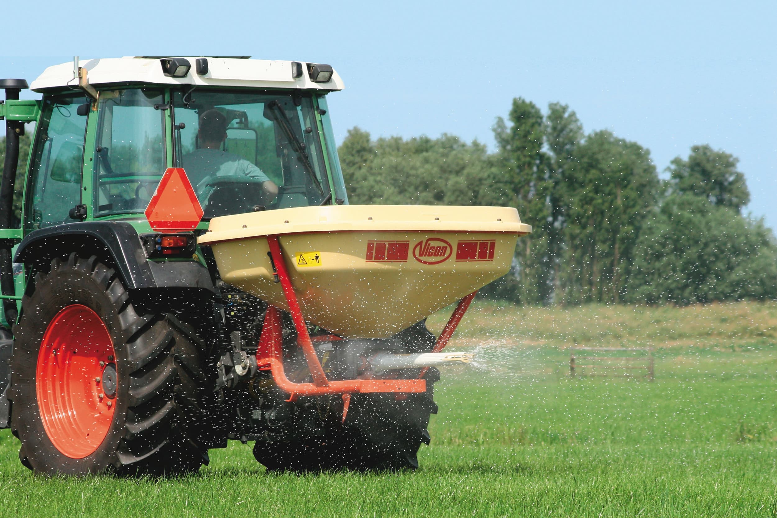 De Vicon-pendelstrooier wordt sinds 1954 door de fabrikant geproduceerd. In het 67-jarige bestaan van de machine zijn vijf series ontworpen, inclusief de 0-serie. De 04-serie is nu nog in productie en is te bestellen tot 31 augustus 2025. Foto’s: Kverneland Group