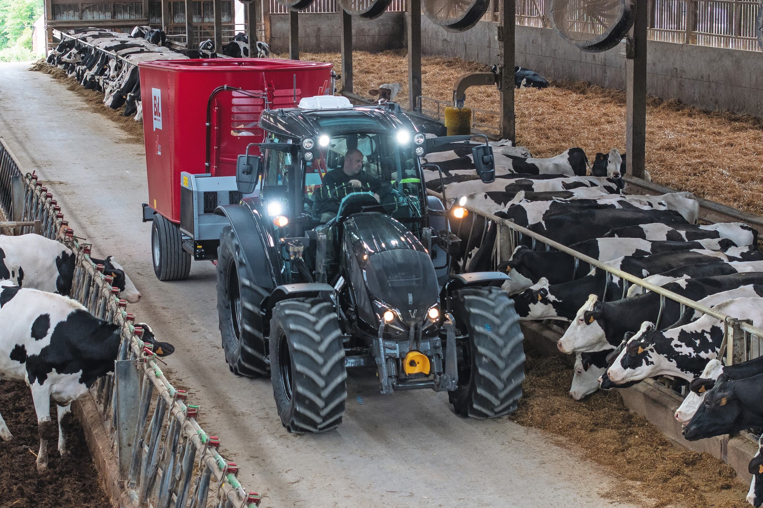 Een Valtra A115 uit de 5e generatie A-serie. Deze beschikt voortaan standaard over een HiTech 4 powershift-transmissie. Foto's: Valtra