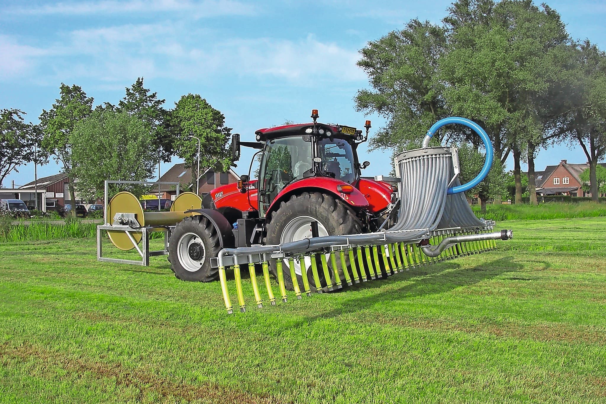 Landbouwmechanisatiebedrijf De With introduceert een nieuwe 10 meter brede sleepslangbemester met een laag eigengewicht van 1.000 kilo. De machine is leverbaar vanaf seizoen 2026. Foto: De With