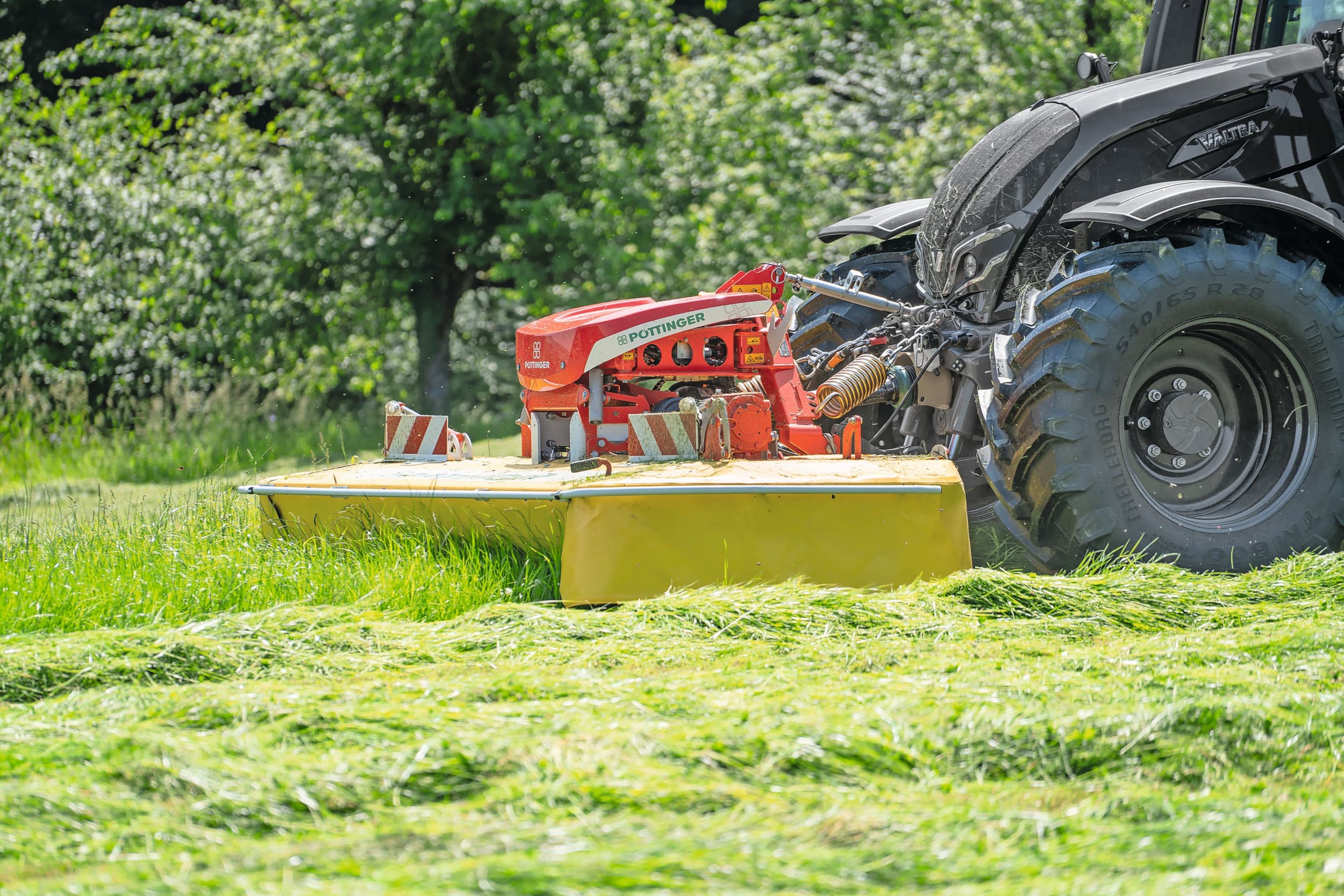 Machinefabrikant Pöttinger heeft zijn Novocat F 3100 Opticut geüpdatet voor 2026. De maaier stuurt nu automatisch mee in flauwe bochten en op heuvels. Dat gebeurt met behulp van een gyroscoop en de stuurhoeksensor van de trekker. Foto's: Pöttinger