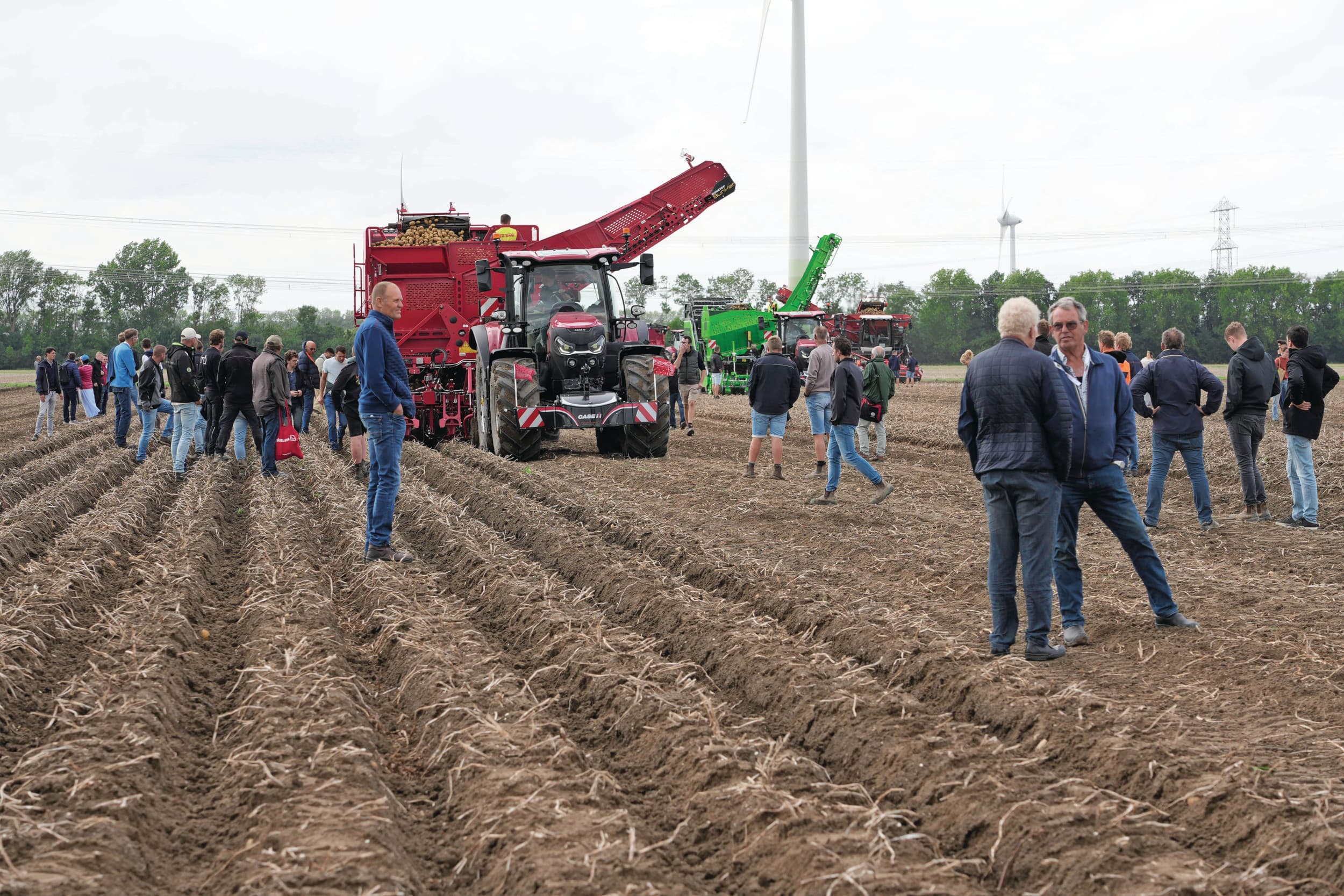 Een aantal fabrikanten houdt zijn echte nieuws nog even stil voor de Agritechnica. PotatoEurope is vooral ook internationaal bijpraten en netwerken. De rooidemo’s blijven niettemin de kers op de taart. Foto's: Jan Willem Schouten