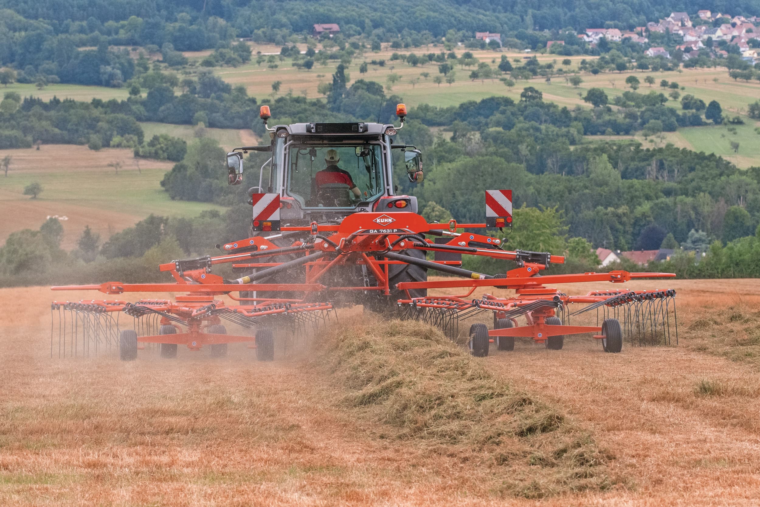 De werkbreedte is standaard hydraulisch in te stellen. Daarmee schuif je de zwadbreedte van 1,3 tot 2,2 meter. Foto’s: Jacco van Erkelens
